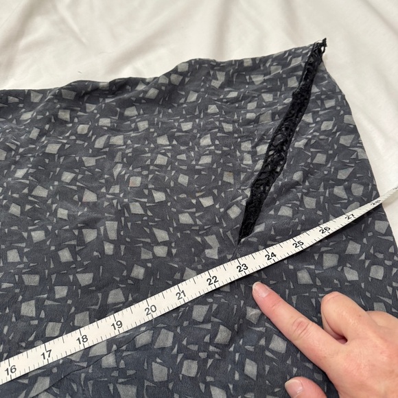 Johnny Was Biya Small 100% Silk Blouse Tunic Top ~ Relaxed Fit Gray Boho Modern - Picture 7 of 10